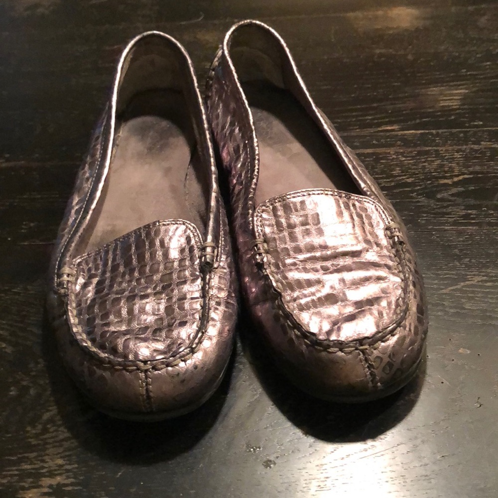 AEROSOLES  shiny black flats